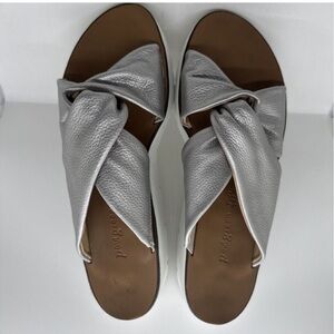 Paul Green Leather Knotted Slide Sandals US Size 8.5 (EU Size 39).